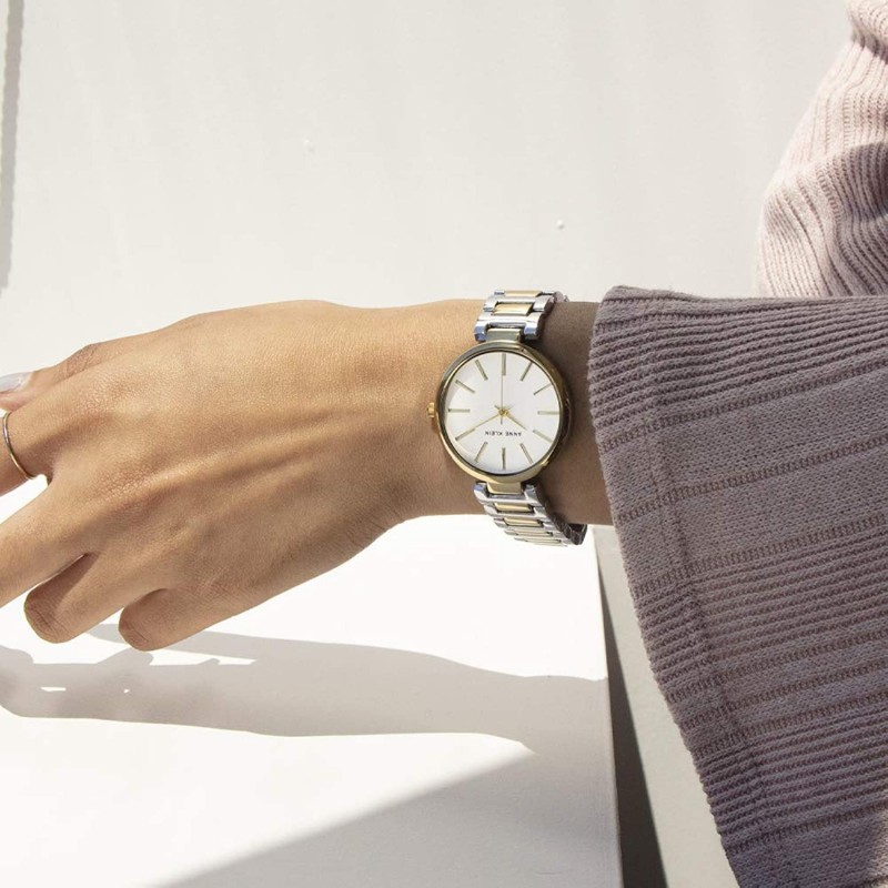 Anne Klein 여성용 AK/2787SVTT 투톤 팔찌 시계