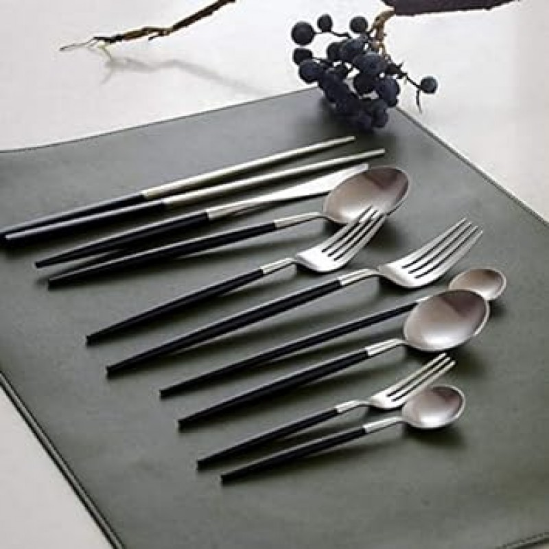 Andoo 양식기 세트 골드 세련된 양식기 스테인레스 스틸 디너 칼 세트 나이프 스푼 포크 세트 광택 있는 고급 스테이크 나이프 테이블 나이프 디저트 스푼 파스타 포크 디너 세트는 잘 자를 수 있습니다 디너 나이프 포크 스푼 스테이크 포크 식당용 서양 칼 세트 가정용 식기 세척기 안전 주방 용품 크리스마스 결혼 선물 Gift (디너스푼+나이프+포크+티스푼+케이크포크) 5 베이직 (블랙실버, 5팩)