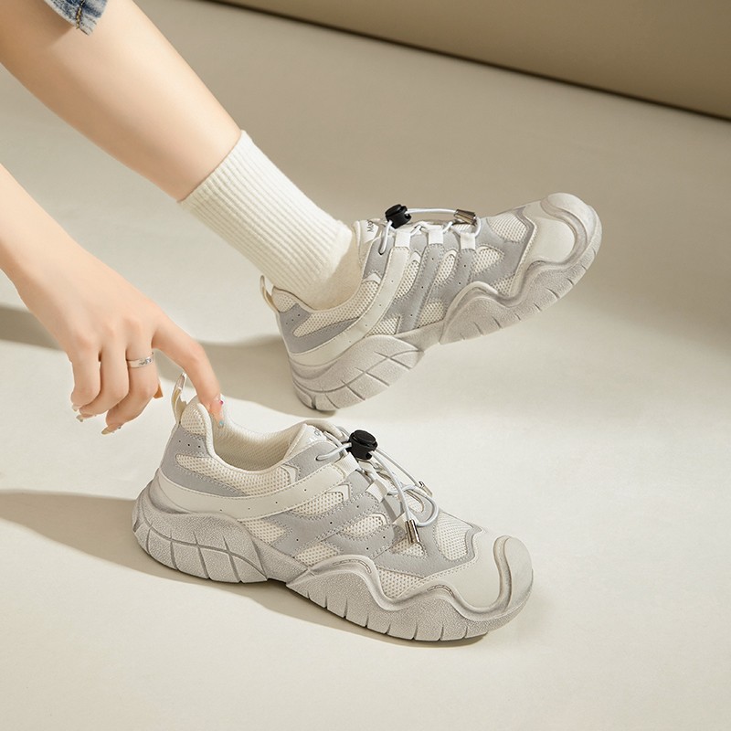 하이킹 아빠 신발 2023 새로운 여성 여름 발 작은 신발을 보여주는 메쉬 통기성 캐주얼 스포츠 여성 신발 홍콩 스타일