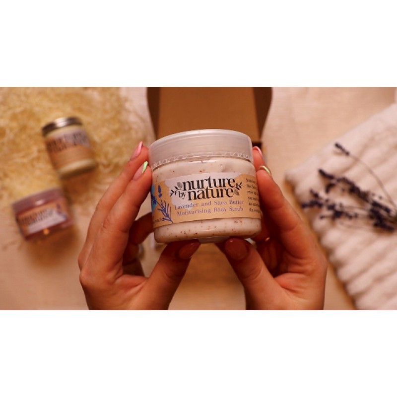 Nurture by Nature RELAX & CALM 스파 키트, 여성용 스파 선물 바구니 - 여성용 목욕 세트 선물 - 라벤더 베개 미스트, 입욕제, 비누, 입욕제, 양초, 바디 스크럽 - 셀프 케어 선물 바구니