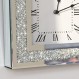 크리스탈 크러시 다이아몬드는 벽 장식을 위한 스파클 반짝임 블링 다이아몬드 장식, 홈 장식을 위한 16x16 인치 장식 실버 미러 석영 시계와 사각형 벽시계를 비췄습니다. AA 배터리는 포함되어 있지 않습니다.