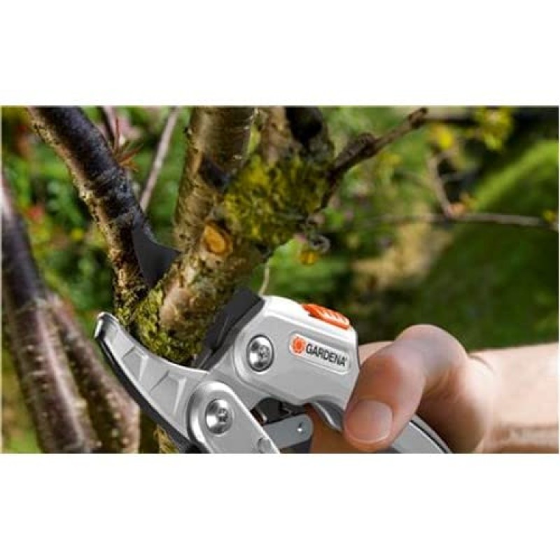 GARDENA Comfort Ratchet Secateurs SmartCut: 안정적인 정원용 가위, 최대 25mm의 두껍고 건조한 목재용 앤빌 블레이드, 2개의 핸들 위치, 래칫 메커니즘 및 알루미늄 핸들 포함(8798-20)