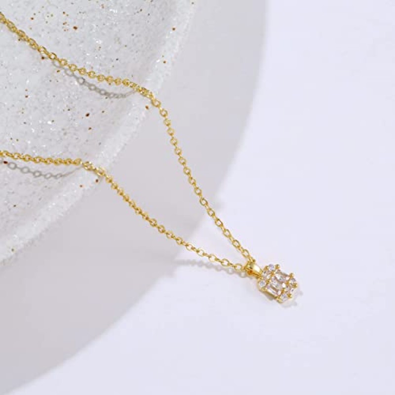 ASCOMY Dainty CZ 다이아몬드 솔리테어 펜던트 목걸이 여성용 14K 골드 도금 단일 라운드 큐빅 지르코니아 스퀘어 시뮬레이션 다이아몬드 초커 목걸이 신부 들러리 잡초 보석 선물