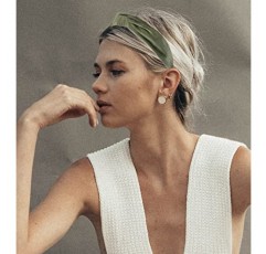 YETASI 세이지 그린 머리띠는 시크합니다. 여성용 벨벳 매듭 머리띠는 트렌디합니다. 여성용 벨벳 머리띠는 편안함을 위해 미끄럼 방지 소재로 독특하게 제작되었습니다. 고급스러운 그린 벨벳 머리띠