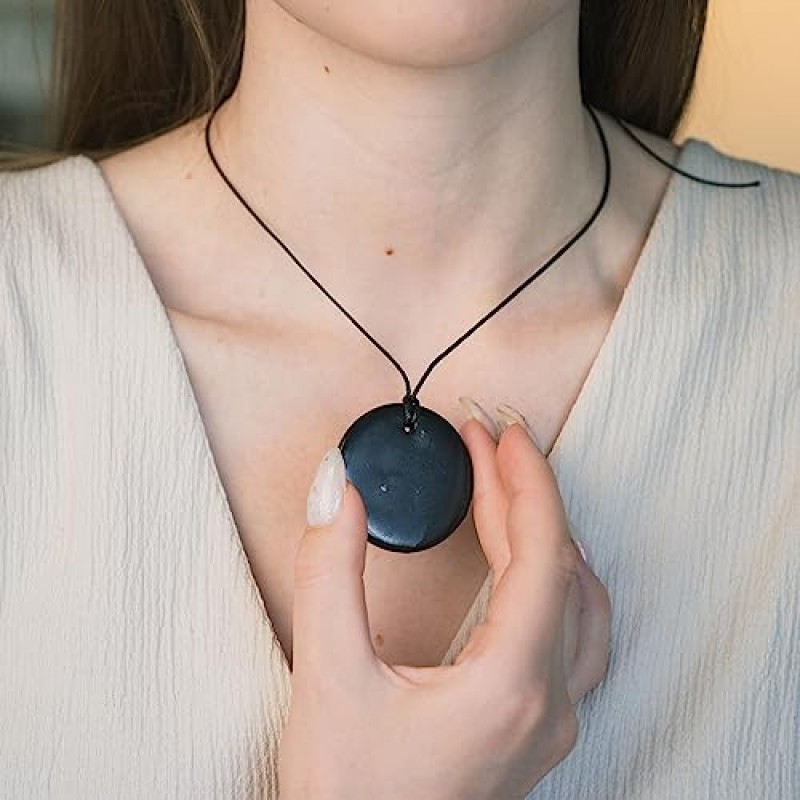 Karelian Heritage Shungite 펜던트 세트 | 미니멀리스트 천연 블랙 크리스탈 쥬얼리 | 수비수 방패 보호 돌 목걸이 | 신성한 차크라 치유 펜던트, 레이키 명상 및 접지