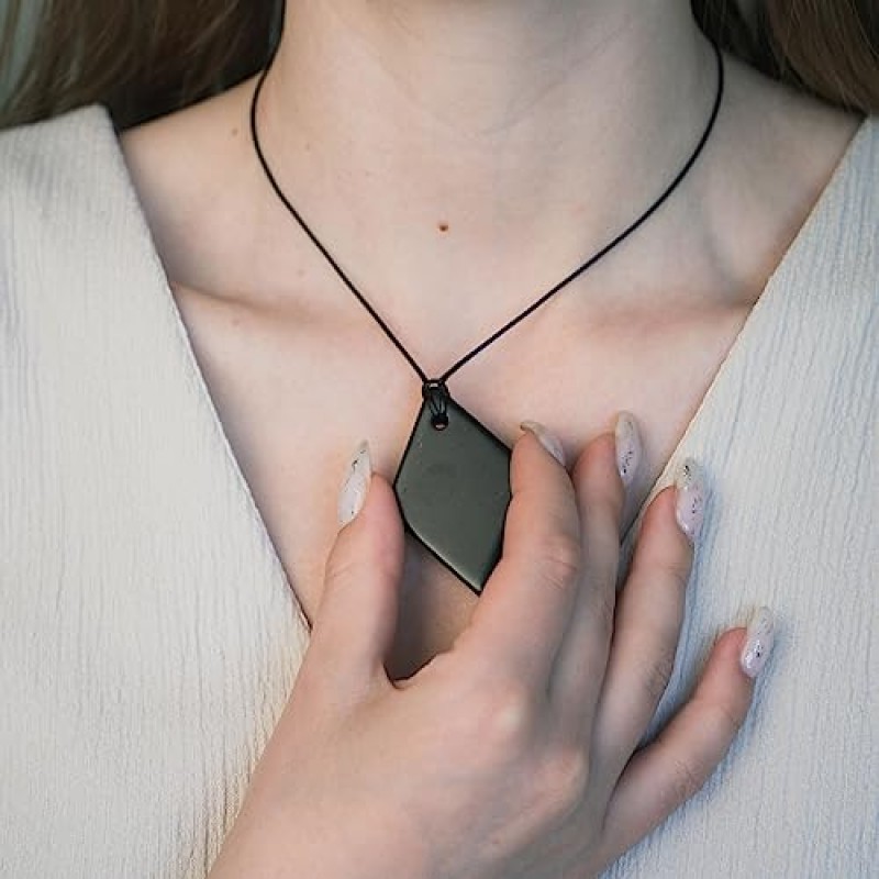 Karelian Heritage Shungite 펜던트 세트 | 미니멀리스트 천연 블랙 크리스탈 쥬얼리 | 수비수 방패 보호 돌 목걸이 | 신성한 차크라 치유 펜던트, 레이키 명상 및 접지