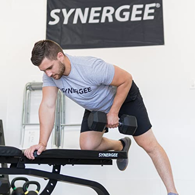 Synergee 고무로 감싼 크롬 손잡이가 있는 육각형 덤벨. 근력 및 컨디셔닝 훈련을 위한 다용도 웨이트를 개별적으로 판매합니다. 사용 가능한 크기는 2.5lbs에서 50lbs입니다.