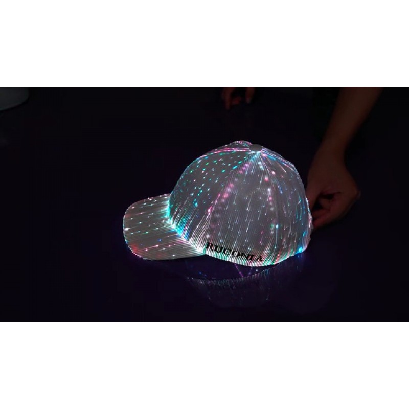 Ruconla 광섬유 캡 LED 모자 7가지 색상 빛나는 빛나는 EDC 야구 모자 USB 충전 라이트 업 캡 심지어 이벤트 휴일을 위한 파티 크리스마스 모자