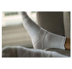 Strideline 기본 중간 길이 양말 | 4겹 원사 패딩, 직접 압축 및 구역별 쿠셔닝(1팩)
