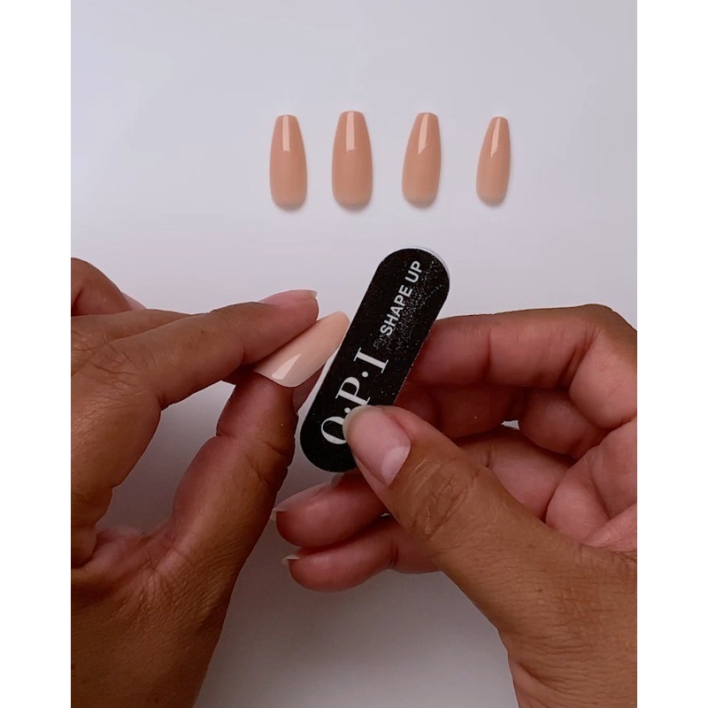 OPI xPRESS/ON 프레스 온 네일, 최대 14일 동안 사용 가능한 젤 같은 살롱 매니큐어, 비건, 지속 가능한 포장, 네일 접착제 포함, 긴 흰색 벨벳 아몬드 모양 네일, 유리 슬리퍼
