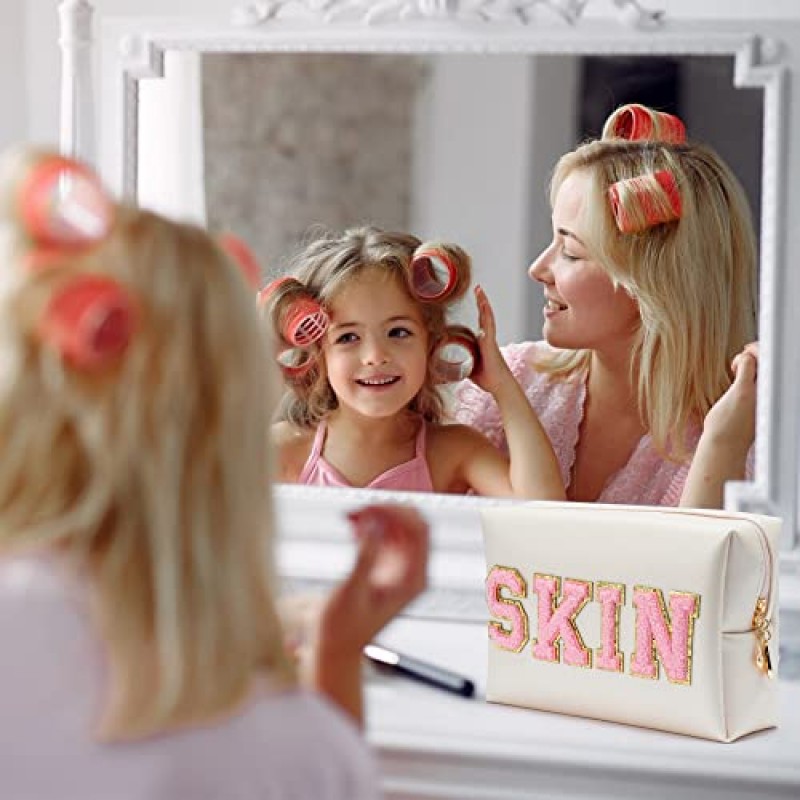 Y1tvei Preppy 패치 스킨 대표팀 편지 화장품 세면 용품 가방 PU 가죽 휴대용 메이크업 가방 지퍼 파우치 보관 지갑 방수 주최자 여성용 선물 Teen Girls Daily Travel Use (Shell Gold)