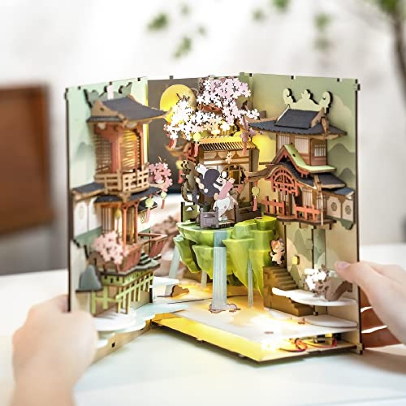 성인을 위한 Rowood Book Nook 키트, 3D 나무 퍼즐 북엔드, 책장 장식 삽입 골목, 성인을 위한 DIY 소형 Booknook 모델 공예 키트, 생일 크리스마스(Falling Sakura)에 LED가 있는 선물