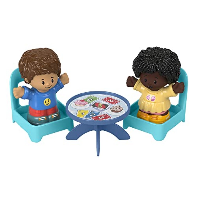 F-Price Fisher-Price Little People 카드 게임 피규어 세트 - HHR45 ~ Little People 피규어 2개, 의자 2개, 카드 게임과 컵케이크 그래픽이 포함된 테이블, 파란색, 노란색, 빨간색 포함