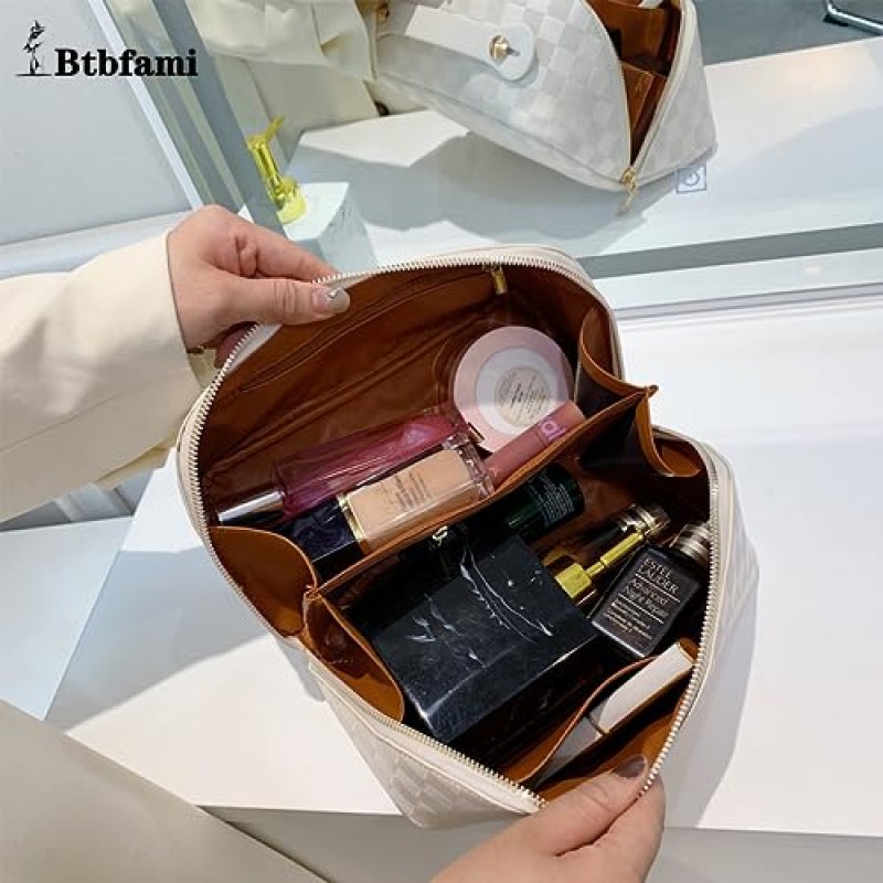 btbfami 여행 메이크업 가방, 여성용 대용량 화장품 가방, 손잡이와 분배기가 있는 휴대용 PU 가죽 방수 메이크업 정리 가방 플랫 레이 체크 무늬 화장품 가방 - 스퀘어 화이트