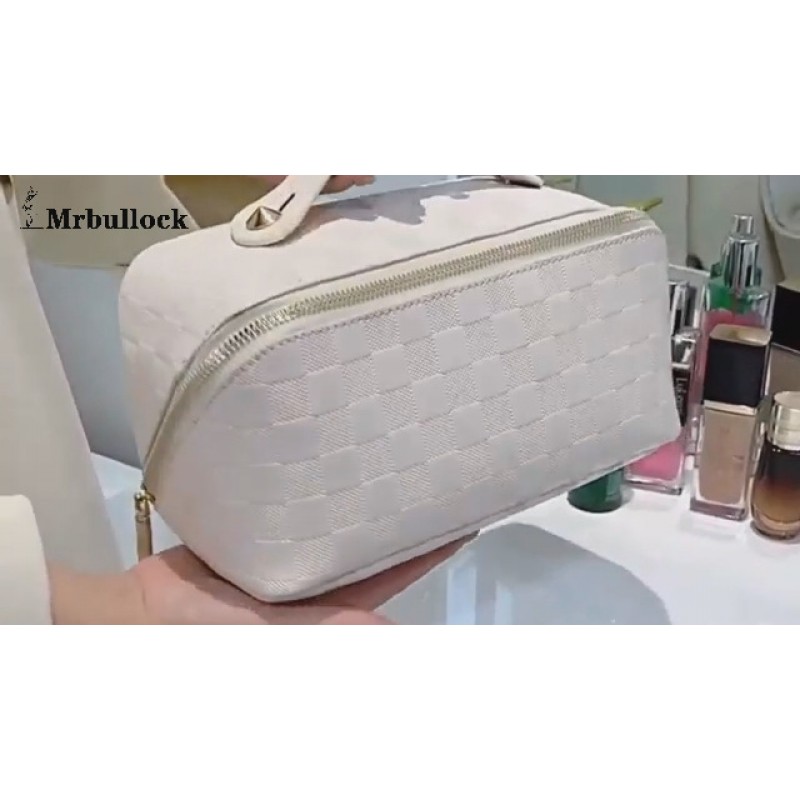 btbfami 여행 메이크업 가방, 여성용 대용량 화장품 가방, 손잡이와 분배기가 있는 휴대용 PU 가죽 방수 메이크업 정리 가방 플랫 레이 체크 무늬 화장품 가방 - 스퀘어 화이트