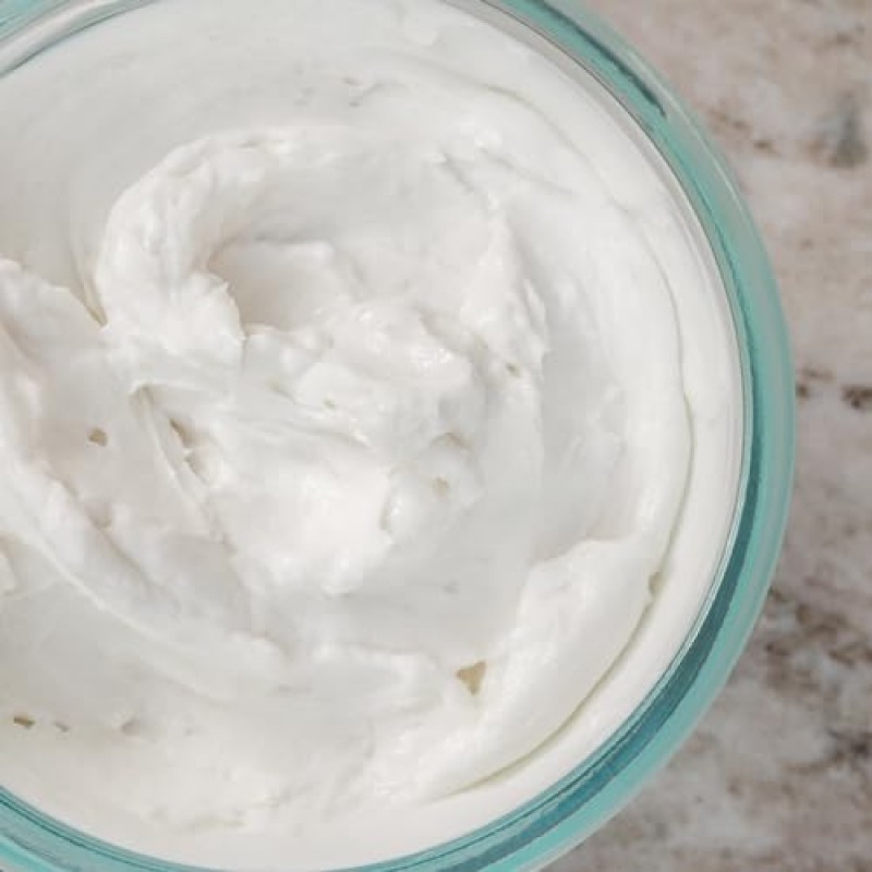 엠마 하디 모링가 럭셔리 바디 버터 - 모링가 오일, 시어 버터, 해바라기 오일이 함유되어 부드럽고 영양이 풍부한 피부를 선사하는 풍부한 보습 크림