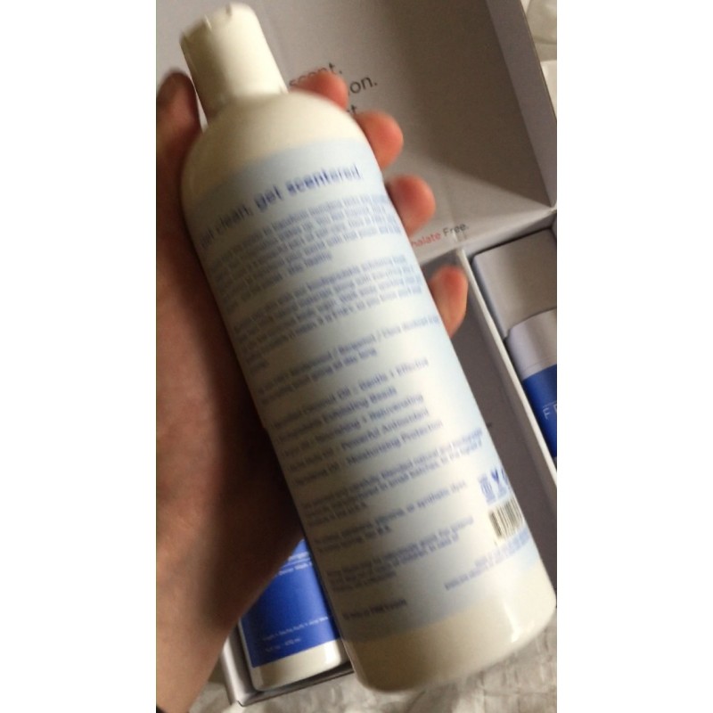 FREY 내추럴 바디 워시 - 코코넛, 아르간, 사차인치 및 마카다미아 영양 오일이 함유된 보습 샤워 젤 - 민감한 피부를 위한 부드러운 클렌징 - 자스민 로즈 화이트 시더 향 - 16온스 병