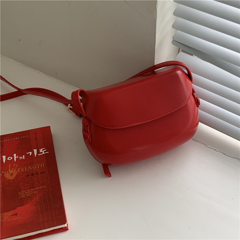 2022 여름 새로운 복고풍 기능 빨간색 안장 가방 질감 크로스 바디 작은 가방 여성 다목적 간단한 휴대 전화 가방