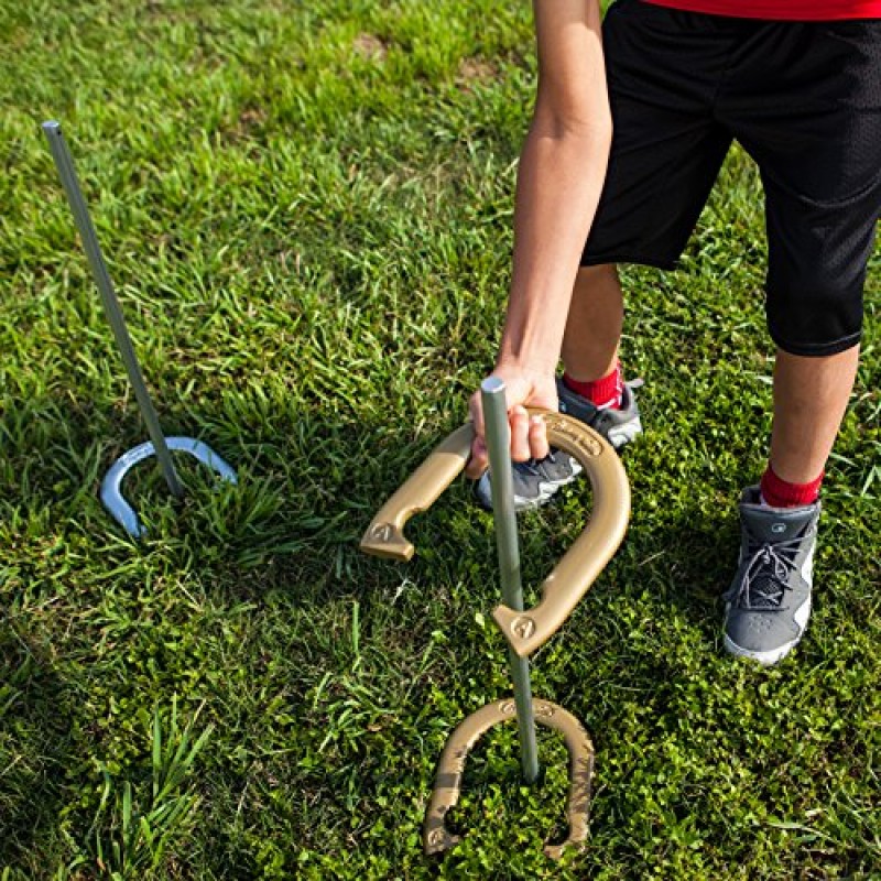 챔피언 스포츠 말굽 세트: 전통적인 야외 잔디밭 게임에는 단단한 강철 말뚝과 휴대용 보관 케이스가 있는 4개의 전문 단단한 강철 말굽이 포함되어 있습니다.