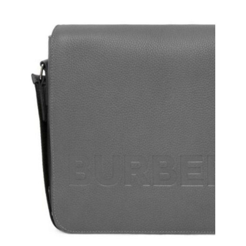 【DeLuxe】BURBERRY 23FW07 남성 가죽 엠보싱 로고 숄더백 8052872