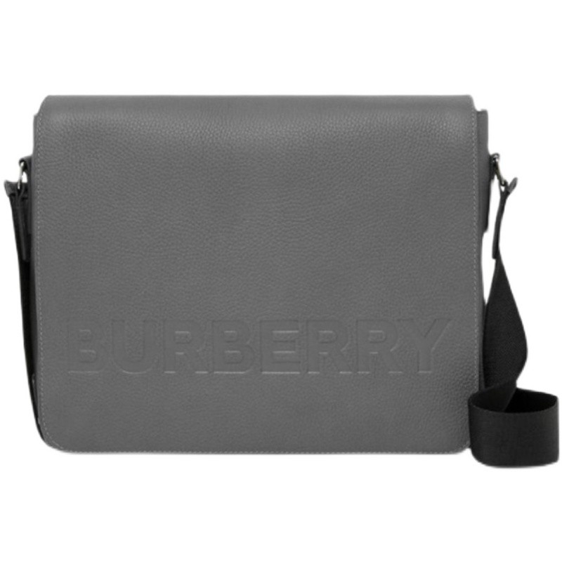 【DeLuxe】BURBERRY 23FW07 남성 가죽 엠보싱 로고 숄더백 8052872