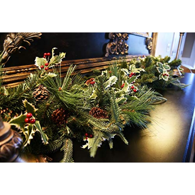 CraftMore Blakeley Pine Garland with Holly 6피트