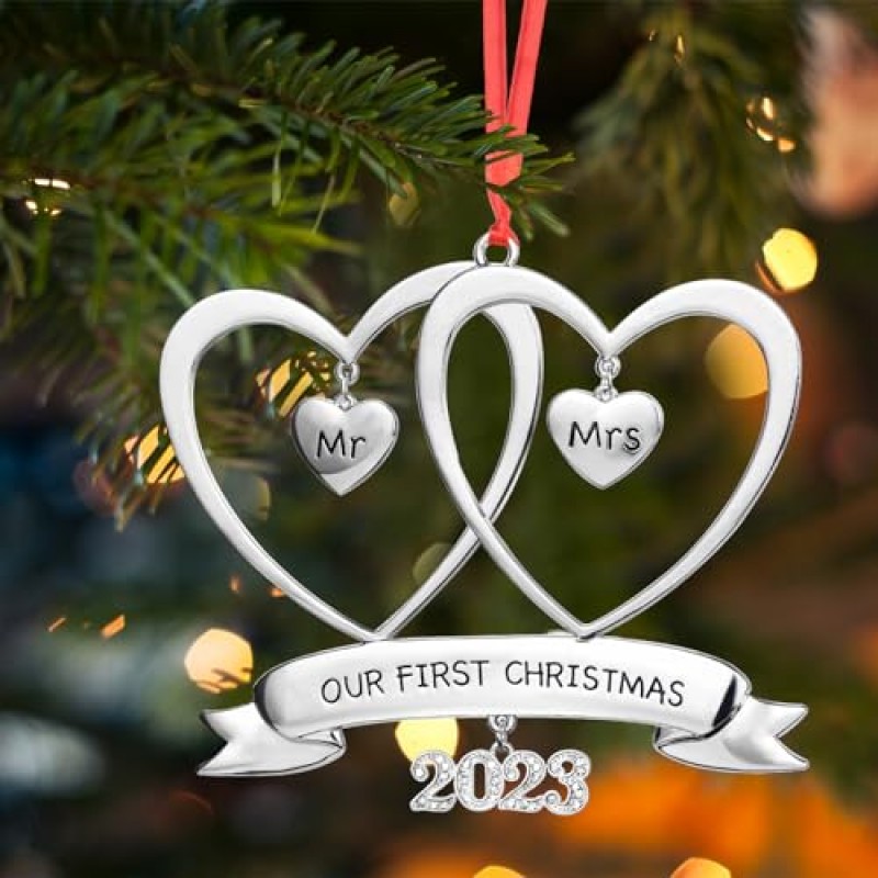 Ezala Mr & Mrs로서의 첫 번째 크리스마스 2023 크리스마스 트리 장식 하트 기념 신혼 결혼 크리스마스 트리 장식 로맨틱 커플 아이디어 선물 연간 크리스마스 트리 장식