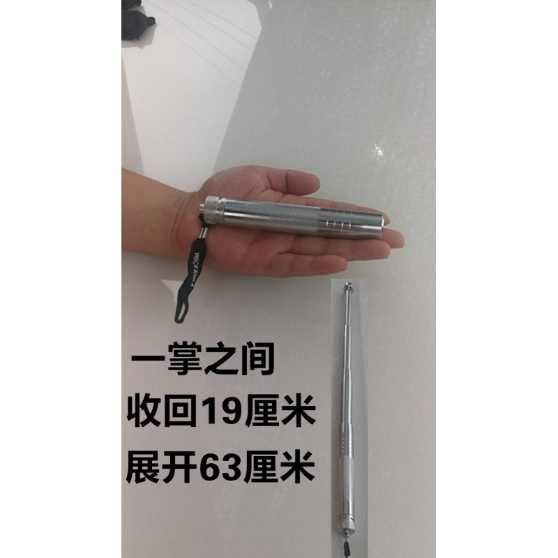 차량 탑재 무기는 접혀서 티타늄 합금 스윙 스틱을 치고 호신용 스틱을 던지고, 4개 부분으로 들어가 채찍을 휘두른다.