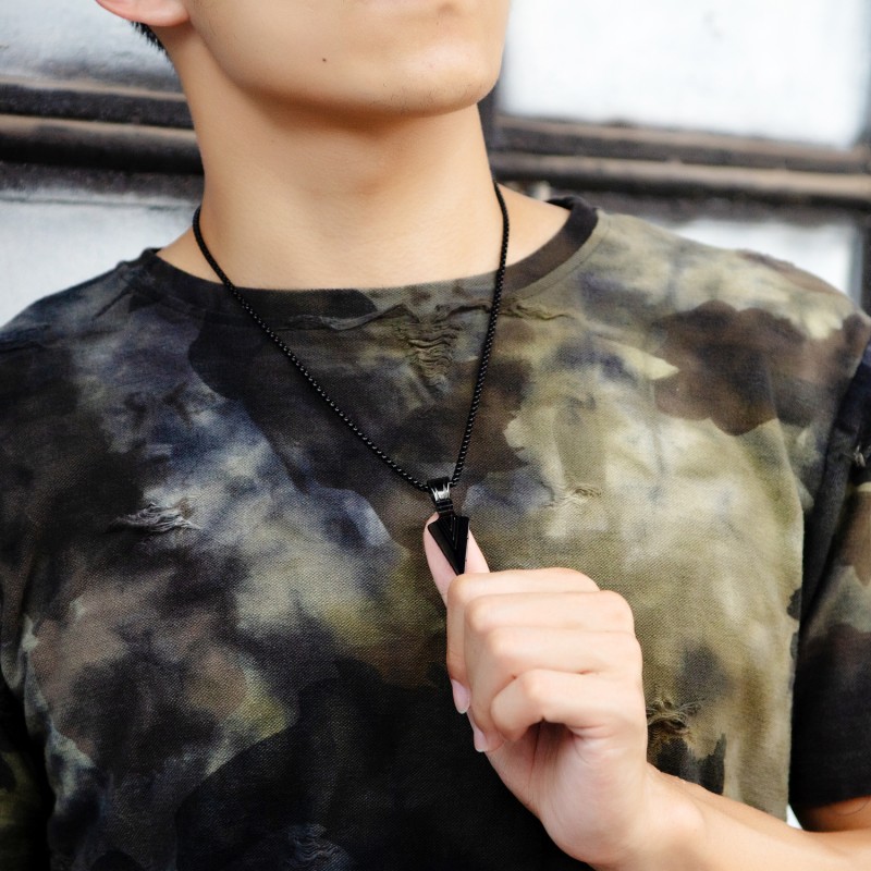 유럽과 미국의 패션 남자 목걸이 액세서리 티타늄 강철 삼각형 선봉 펜던트 유행 학생 화살표 보석 N1070