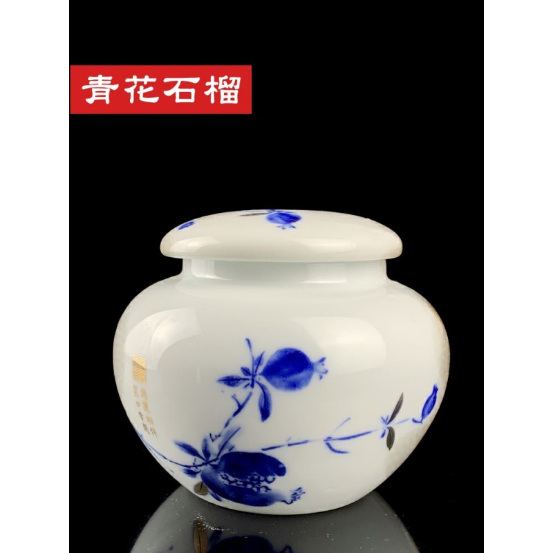 Jingdezhen 작은 세라믹 차 캔 중국어 파란색과 흰색 원형 미니 밀봉 저장 탱크 휴대용 가정용 반 파운드 패키지