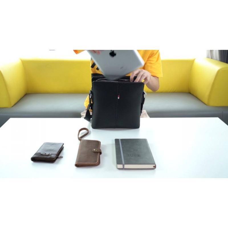YumSur 남성용 숄더백, 가죽 메신저 핸드백 크로스바디 백 남성용 지갑 iPad 가방 비즈니스 사무용 학교용 조절 가능한 스트랩 블랙