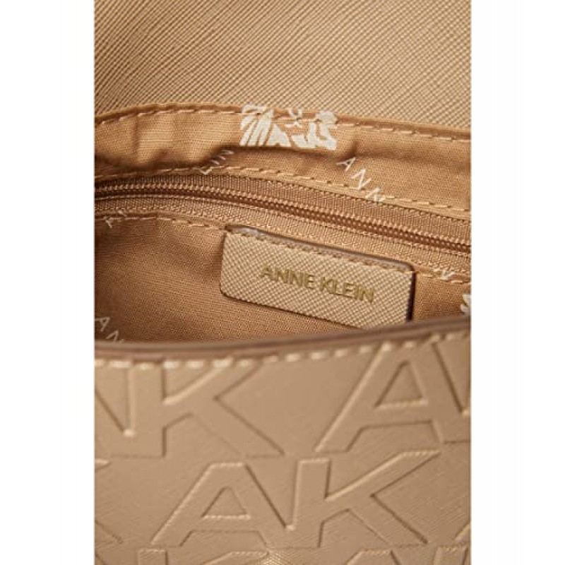 Anne Klein 엠보싱 로고 탑 핸들과 체인 장식