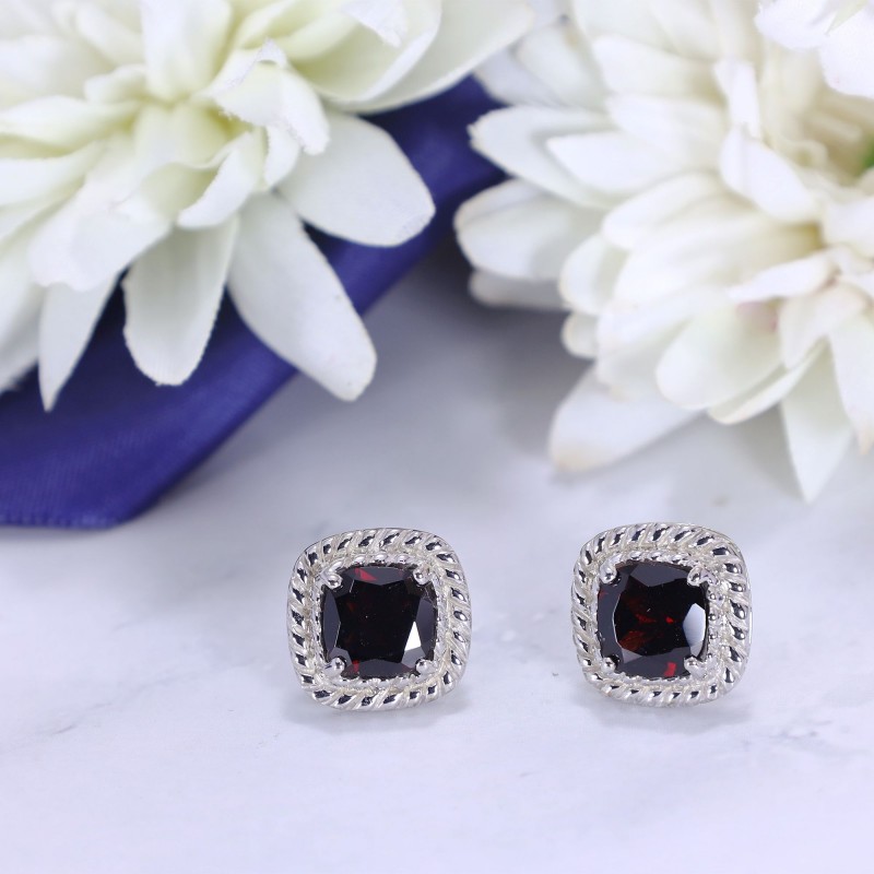 Belinda Jewelz 여성을 위한 탄생석 귀걸이 선물 실버 큐빅 지르코니아 보석 스터드 귀걸이 925 스털링 클래식 고급 보석 쿠션 컷 헤일로 5 mm 독특한 모양 보석 솔리테어 로듐 프롱 우아한 보라색 스톤 주얼리 액세서리