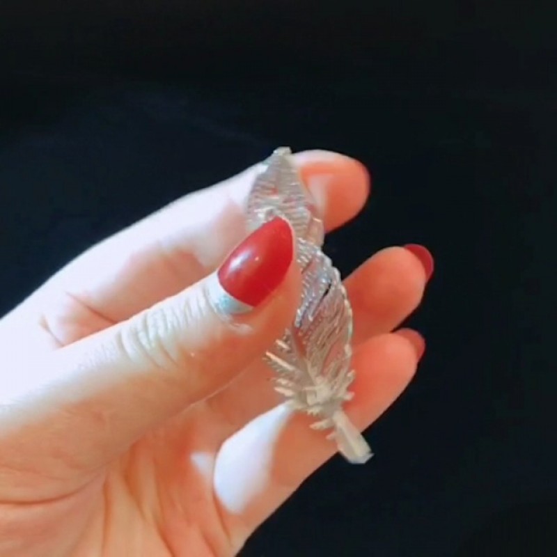 여성을위한 라인 석 깃털 브로치 핀 남성 패션 크리스탈 섬세한 잎 브로치 옷깃 핀 우아한 드레스 액세서리 보석 Boutonniere 코사지 모자 가방 정장 넥타이 선물 아버지의 날 결혼 생일