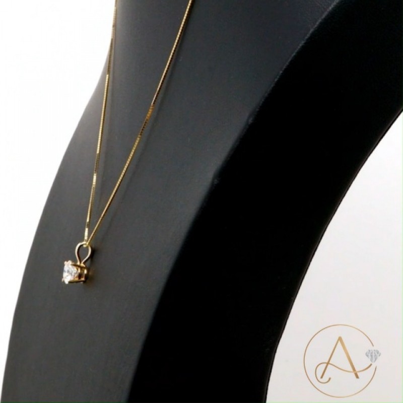 Adora Fine Jewelry Lab에서 제작한 Moissanite 라운드 컷 솔리테어 펜던트 목걸이 | 6-8mm| 0.75~2.0 CTW | D 컬러 | VVS1 선명도 | 펜던트만 또는 박스 링크 체인 포함 | 14K 솔리드 화이트 또는 옐로우 골드