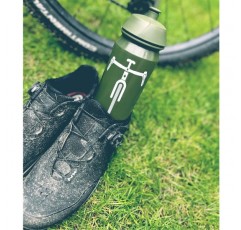 powermenschofficial GRAVEL 자전거 포장 자전거 병 2개 세트 | 100% 생분해성 | BPA 프리 500ml 올리브 화이트