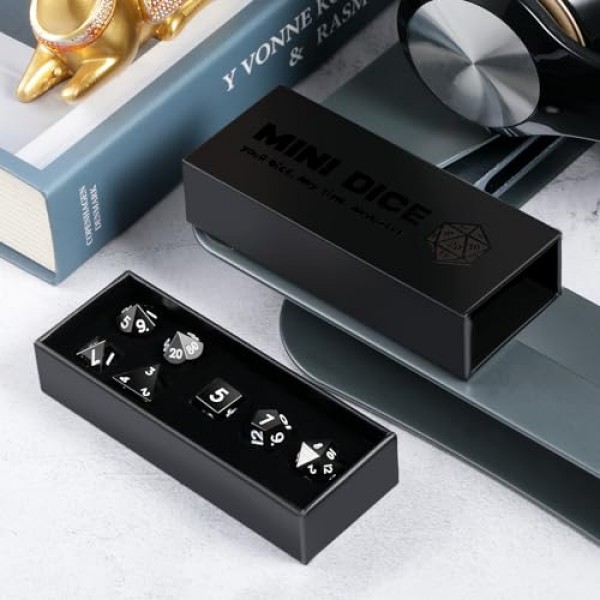 미니 금속 주사위 세트 D&D,DNDND 10mm 금속 DND 주사위 세트, 던전 및 드래곤 D&D 게임용 화려한 선물 주사위 상자 포함(검은색 흰색 숫자)