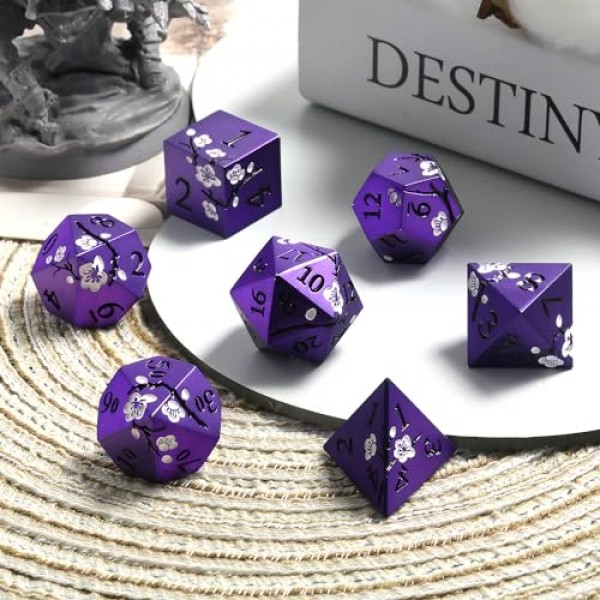 매트 퍼플 D&D 금속 주사위, DNDND 7 PCS 헤비 메탈릭 DND 주사위 세트, 던전 및 드래곤 테이블탑 게임용 엄청난 선물 케이스 포함(흰색 꽃이 있는 매트 퍼플)