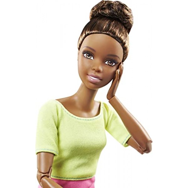 Barbie Made to Move Posable Doll in Green Color-Blocked Top 및 Yoga Leggings, Flexible with Brown Hair Yellow Top