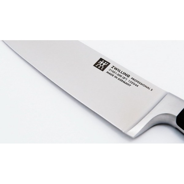 ZWILLING Professional S 6인치 Razor-Sharp 독일 셰프 칼, 거의 300년 동안 완벽해진 특수 포뮬러 스틸을 사용하여 회사 소유의 독일 공장에서 제작, 식기세척기 사용 가능