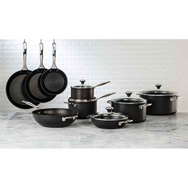 Le Creuset 강화 붙지 않는 얕은 캐서롤/유리 뚜껑이 있는 브레이저, 2.5qt.