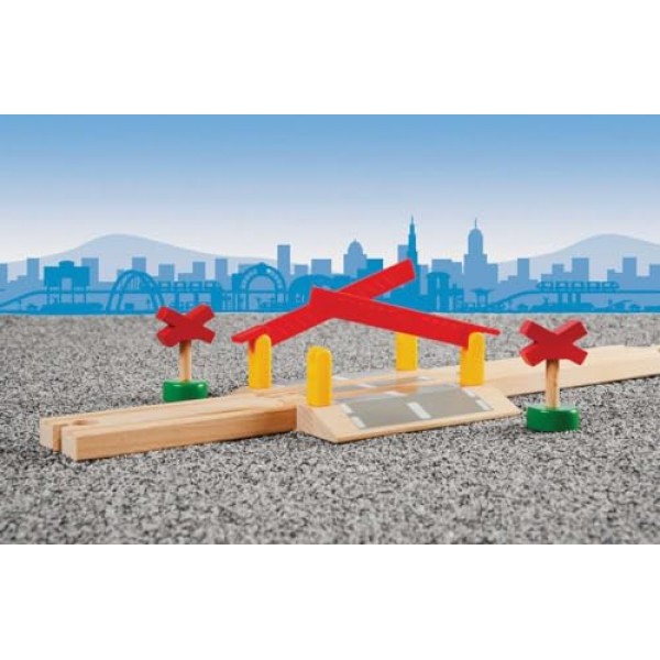 BRIO World 33388 - 철도 건널목 - 3세 이상 어린이를 위한 4피스 나무 장난감 기차 액세서리