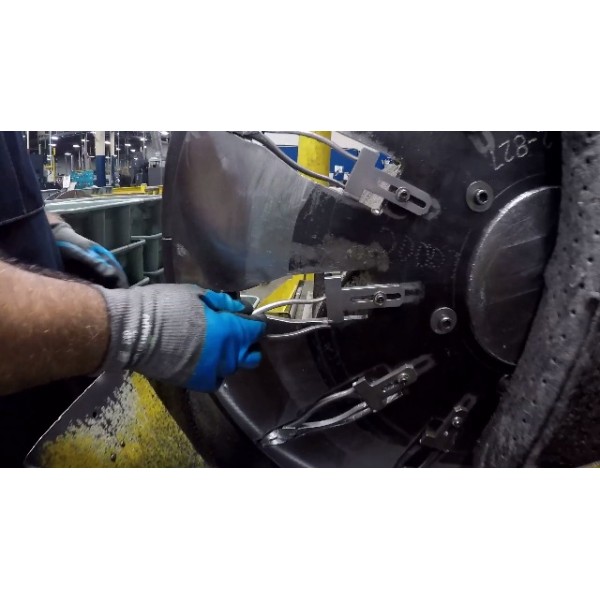 Klein Tools D209-5C 플라이어, 좁은 조와 힌지가 있는 대각선 절단 전자 플라이어, 날카로운 뾰족한 노즈, 5인치