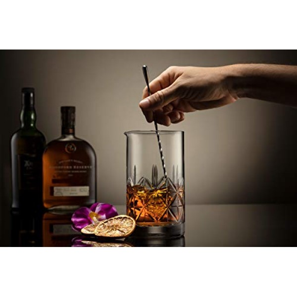 Mixology & Craft 크리스탈 칵테일 믹싱 글라스 - 두꺼운 가중 바닥이 있는 24온스 마티니 교반 글라스, 전문 바텐더용 비커 및 믹싱 투수 - 필수 바 도구