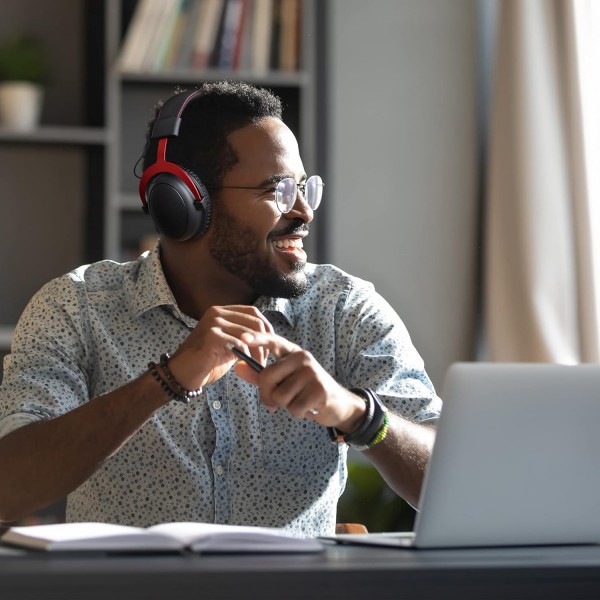 Sennheiser HD450BT / HD350BT 패드와 호환되는 kwmobile 2X 이어 패드 - 오버이어 헤드폰용 인조 가죽 헤드폰 패드 흰색