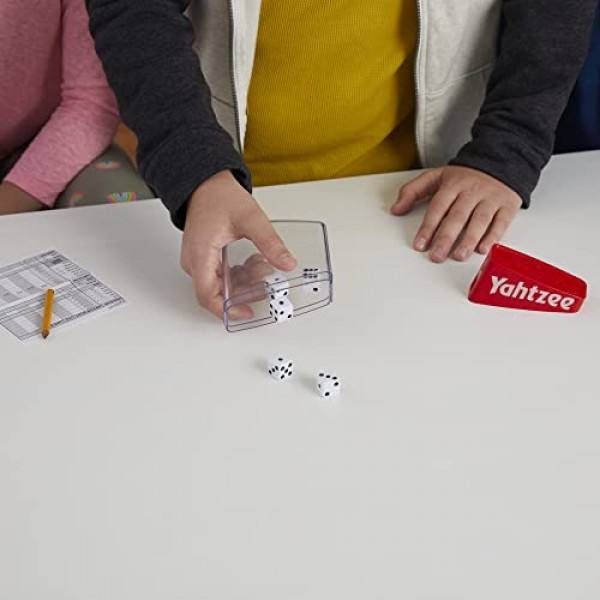 Hasbro Gaming Yahtzee 보드 게임, 어린이, 청소년 및 성인을 위한 빠르게 진행되는 주사위 게임, 전략 게임, 어린이를 위한 가족 게임, 2명 이상 플레이어, 8세 이상