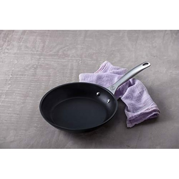 Le Creuset 강화 논스틱 PRO 조리기구 세트, 2개 (9.5인치 및 11인치 프라이팬)