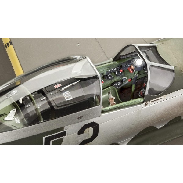 Revell 03944 03944 모델 키트 비행기 1:32 P-51D Mustang, 1:32, 레벨 5, 많은 세부 사항이 있는 충실한 복제본