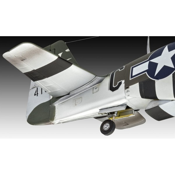 Revell 03944 03944 모델 키트 비행기 1:32 P-51D Mustang, 1:32, 레벨 5, 많은 세부 사항이 있는 충실한 복제본