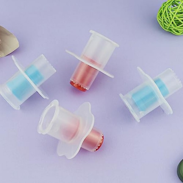 4 Pcs 플라스틱 컵케익 플런저 커터 59x62mm 케이크 파기 구멍 도구 주방 미니 컵케익 Corer 과자 작성 도구 DIY 베이킹 제과 머핀 케이크 작성 (2 빨간색 + 2 파란색)